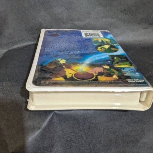 Disney's Masterpiece: The Black Cauldron VHS - Picture 3 of 6